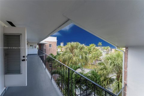 Condo in Hallandale Beach, Florida, 1 bedroom  № 1701863 - photo 27