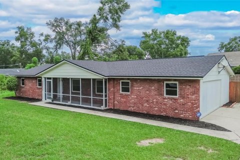 Casa en Brandon, Florida 3 dormitorios, 120.22 m2 № 2364355