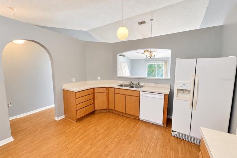 Villa ou maison à louer à Spring Hill, Floride: 3 chambres, 125.23 m2 № 2388992 - photo 7