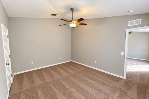 Villa ou maison à louer à Spring Hill, Floride: 3 chambres, 125.23 m2 № 2388992 - photo 11