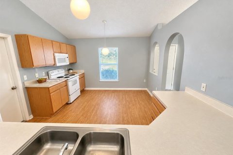 Villa ou maison à louer à Spring Hill, Floride: 3 chambres, 125.23 m2 № 2388992 - photo 4