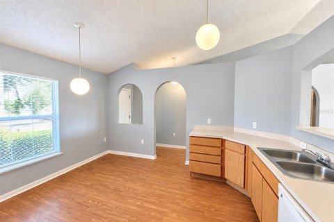 Villa ou maison à louer à Spring Hill, Floride: 3 chambres, 125.23 m2 № 2388992 - photo 5