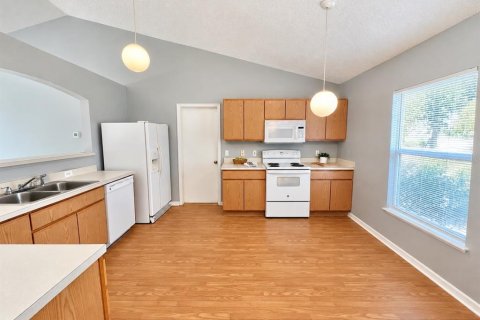 Villa ou maison à louer à Spring Hill, Floride: 3 chambres, 125.23 m2 № 2388992 - photo 3