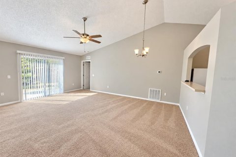Villa ou maison à louer à Spring Hill, Floride: 3 chambres, 125.23 m2 № 2388992 - photo 9