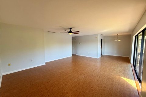 Condo in Saint Petersburg, Florida, 2 bedrooms  № 2377802 - photo 8