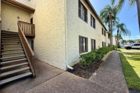 Condo in Saint Petersburg, Florida, 2 bedrooms  № 2377802 - photo 2