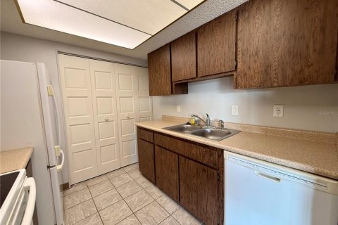 Condo in Saint Petersburg, Florida, 2 bedrooms  № 2377802 - photo 12