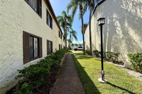 Condo in Saint Petersburg, Florida, 2 bedrooms  № 2377802 - photo 29