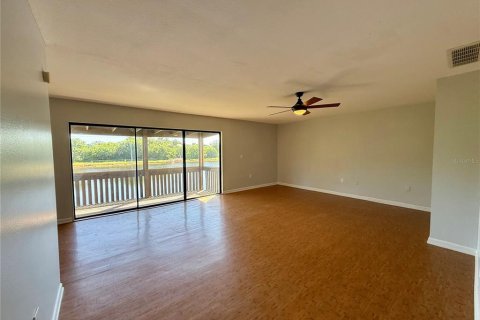 Condo in Saint Petersburg, Florida, 2 bedrooms  № 2377802 - photo 6