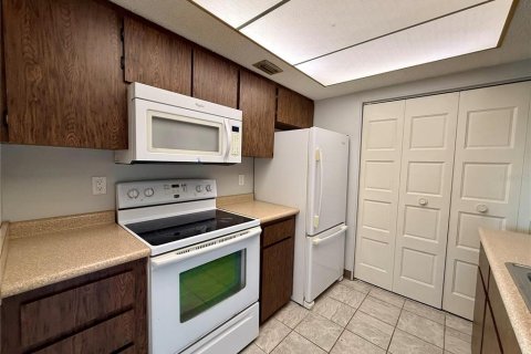 Condo in Saint Petersburg, Florida, 2 bedrooms  № 2377802 - photo 13