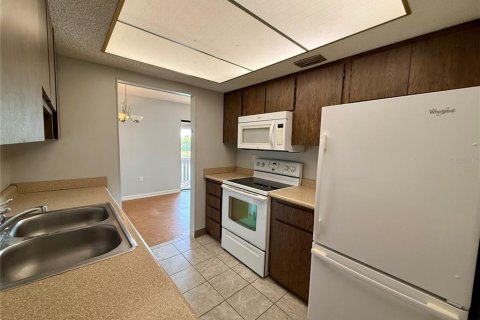 Condo in Saint Petersburg, Florida, 2 bedrooms  № 2377802 - photo 14