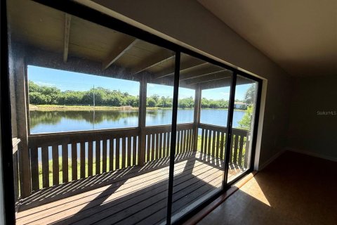 Condo in Saint Petersburg, Florida, 2 bedrooms  № 2377802 - photo 17