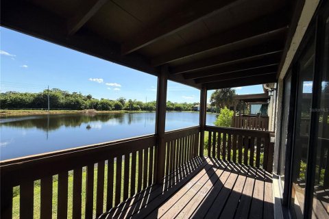 Condo in Saint Petersburg, Florida, 2 bedrooms  № 2377802 - photo 19