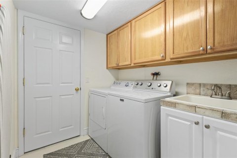 House in Bradenton, Florida 4 bedrooms, 198.63 sq.m. № 1647627 - photo 9