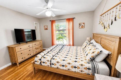 House in North Port, Florida 3 bedrooms, 159.88 sq.m. № 2218981 - photo 22