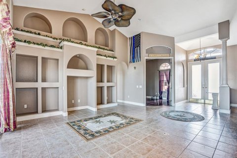 House in Cape Coral, Florida 3 bedrooms, 205.31 sq.m. № 1637381 - photo 12