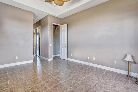 House in Cape Coral, Florida 3 bedrooms, 205.31 sq.m. № 1637381 - photo 23