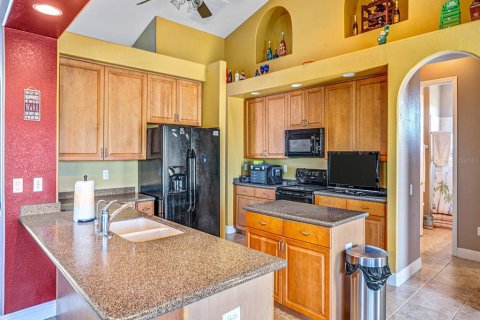 House in Cape Coral, Florida 3 bedrooms, 205.31 sq.m. № 1637381 - photo 17