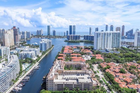 Снять в аренду кондоминиум в Авентура, Флорида 2 спальни, 122.07м2, № 2060635 - фото 2