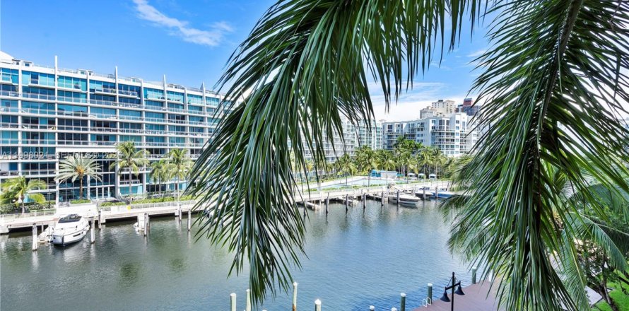 Кондоминиум с 2 спальнями в Авентура, Флорида № 2060635