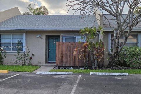 House in Coconut Creek, Florida 2 bedrooms, 102.1 sq.m. № 1995880