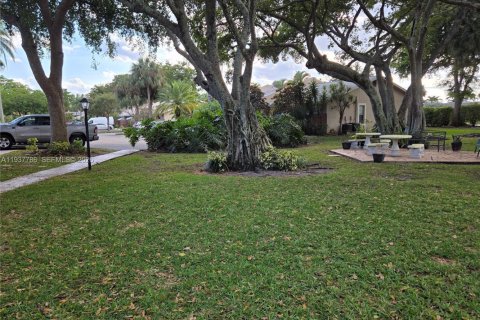 House in Coconut Creek, Florida 2 bedrooms, 102.1 sq.m. № 1995880 - photo 3