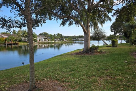 House in Coconut Creek, Florida 2 bedrooms, 102.1 sq.m. № 1995880 - photo 4