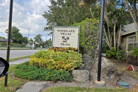 House in Coconut Creek, Florida 2 bedrooms, 102.1 sq.m. № 1995880 - photo 7