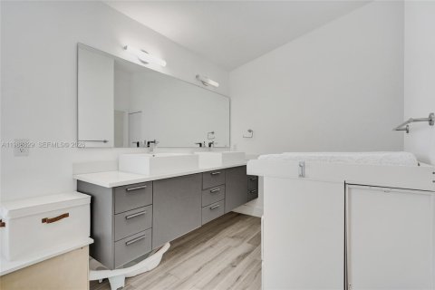 Casa en venta en Hollywood, Florida, 4 dormitorios № 2050535 - foto 30