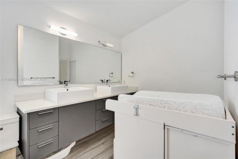 Casa en venta en Hollywood, Florida, 4 dormitorios № 2050535 - foto 29