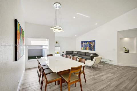 Casa en venta en Hollywood, Florida, 4 dormitorios № 2050535 - foto 2