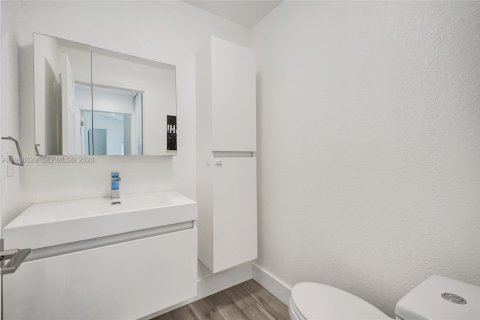 Casa en venta en Hollywood, Florida, 4 dormitorios № 2050535 - foto 16