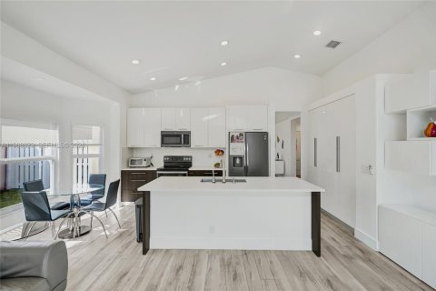 Casa en venta en Hollywood, Florida, 4 dormitorios № 2050535 - foto 9