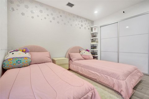 Casa en venta en Hollywood, Florida, 4 dormitorios № 2050535 - foto 19