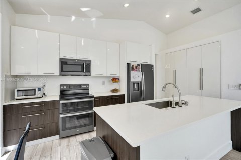 Casa en venta en Hollywood, Florida, 4 dormitorios № 2050535 - foto 12
