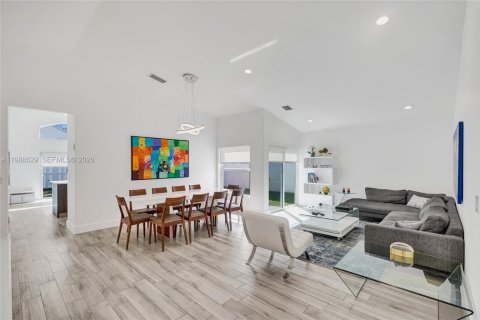 Casa en Hollywood, Florida 4 dormitorios № 2050535