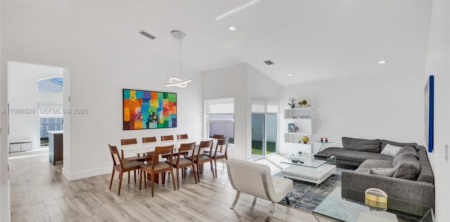 Casa en Hollywood, Florida 4 dormitorios № 2050535