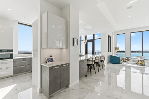 Condo in Sarasota, Florida, 3 bedrooms  № 2100039 - photo 21