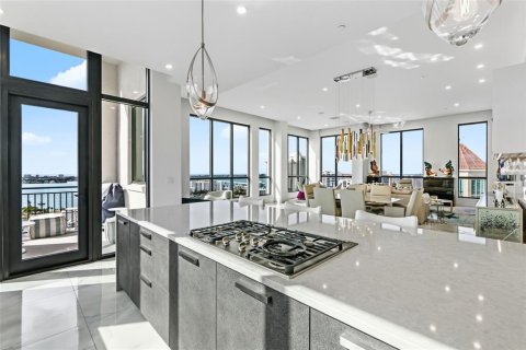 Condo in Sarasota, Florida, 3 bedrooms  № 2100039 - photo 22