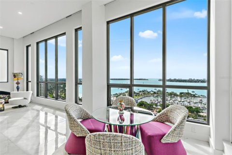 Condo in Sarasota, Florida, 3 bedrooms  № 2100039 - photo 19