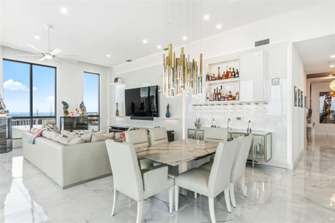 Condo in Sarasota, Florida, 3 bedrooms  № 2100039 - photo 11