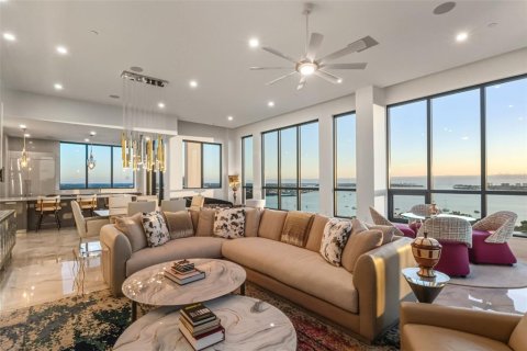 Condo in Sarasota, Florida, 3 bedrooms  № 2100039 - photo 17