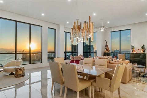 Condo in Sarasota, Florida, 3 bedrooms  № 2100039 - photo 4