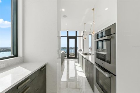 Condo in Sarasota, Florida, 3 bedrooms  № 2100039 - photo 25