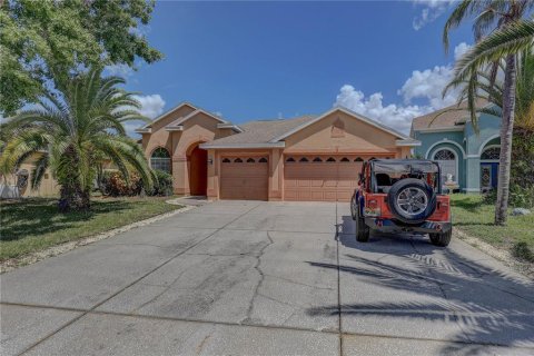 House in Holiday, Florida 4 bedrooms, 203.27 sq.m. № 1912861 - photo 4