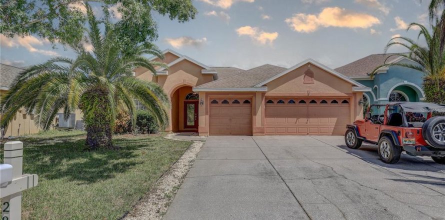 House in Holiday, Florida 4 bedrooms, 203.27 sq.m. № 1912861