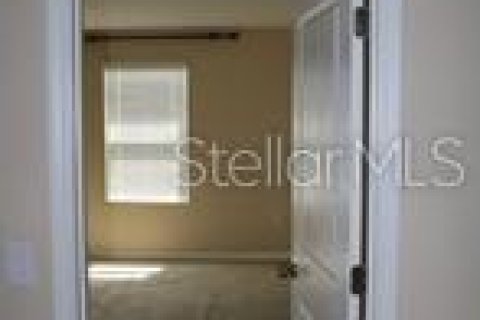 House in Davenport, Florida 4 bedrooms, 245.35 sq.m. № 2216940 - photo 20