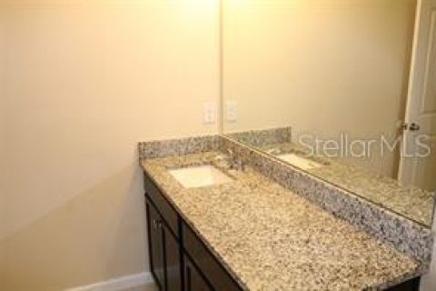 House in Davenport, Florida 4 bedrooms, 245.35 sq.m. № 2216940 - photo 27