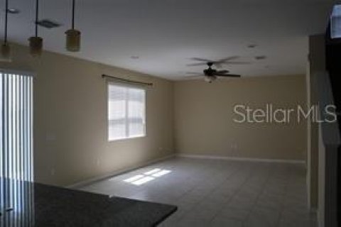 House in Davenport, Florida 4 bedrooms, 245.35 sq.m. № 2216940 - photo 5