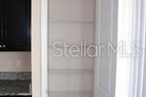 House in Davenport, Florida 4 bedrooms, 245.35 sq.m. № 2216940 - photo 15